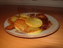 Bacall acompanyat de patates al forn